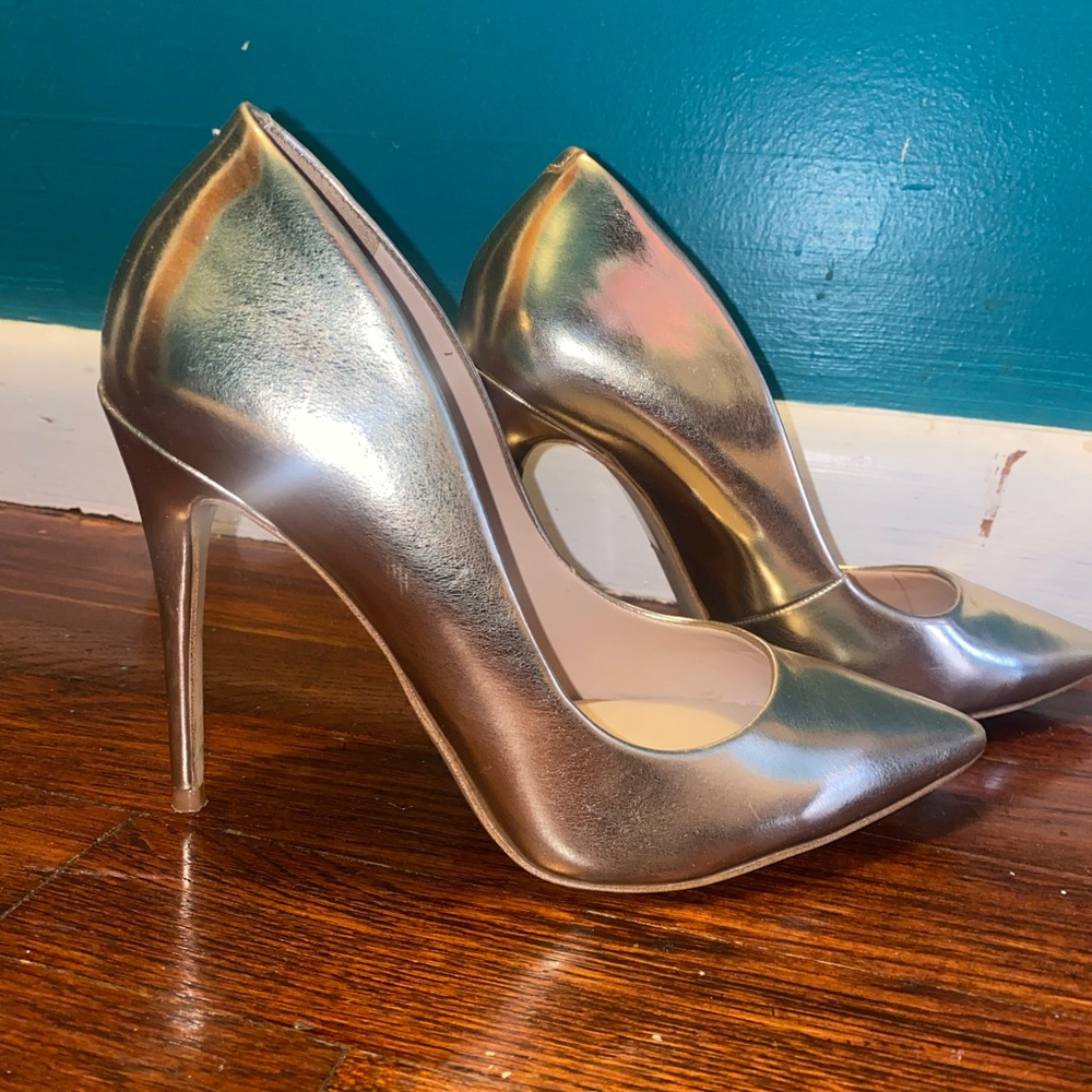 Size 7.5 Aldo’s gold shoes